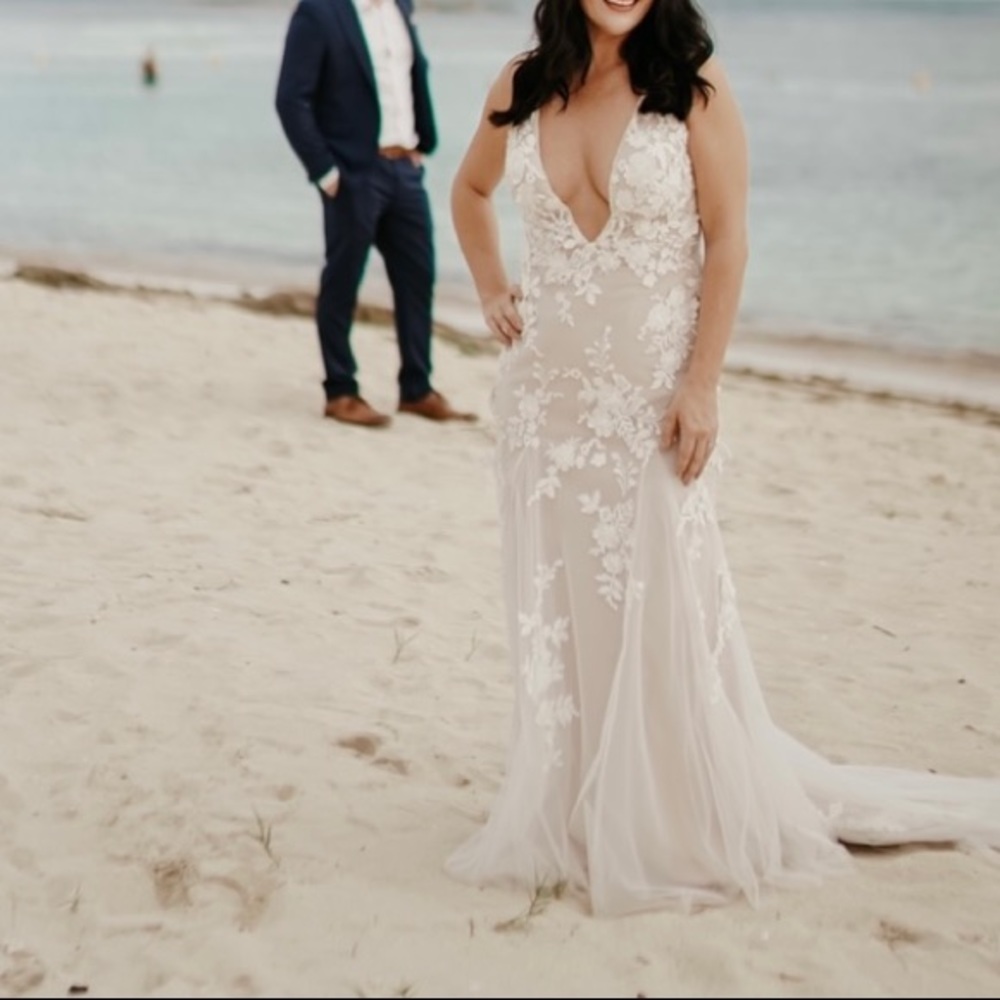 Madi Lane Bridal Gown size 10 - Picture 2 of 10